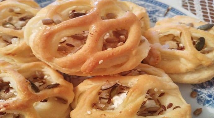 Idealno za doručak ili večeru: Pogačice sa sirom i sjemenkama Idealno za doručak ili večeru: Pogačice sa sirom i sjemenkama