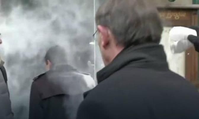 VIDEO: Napadnut francuski predsjednički kandidat VIDEO: Napadnut francuski predsjednički kandidat