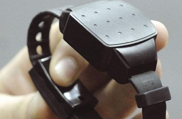 Kućni zatvor i u Crnoj Gori: 87 narukvica obezbijedio Telekom Kućni zatvor i u Crnoj Gori: 87 narukvica obezbijedio Telekom