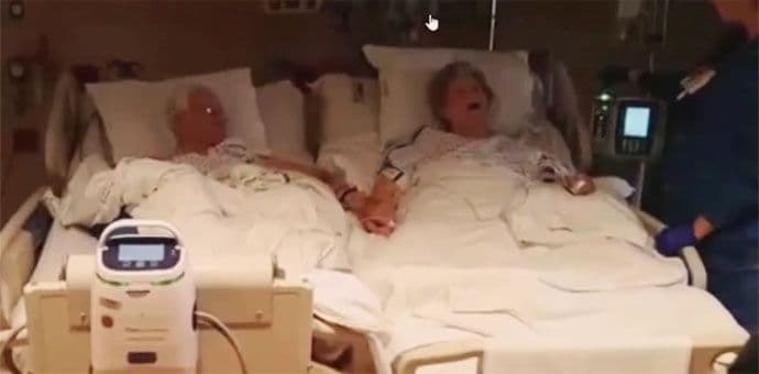 Umrli držeći se za ruke poslije 64 godine braka Umrli držeći se za ruke poslije 64 godine braka