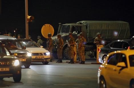 Turska uputila tenkove i topove na granicu sa Sirijom Turska uputila tenkove i topove na granicu sa Sirijom