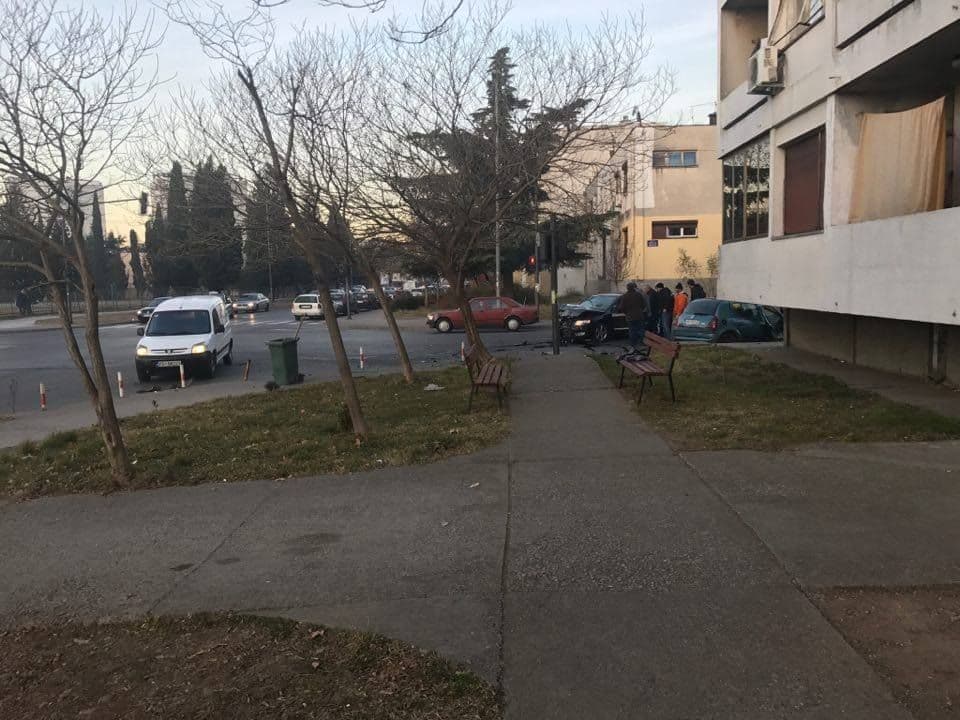 Težak udes na Zabjelu: Povrijeđene dvije osobe Težak udes na Zabjelu: Povrijeđene dvije osobe