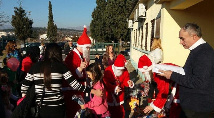 Podijeljeni paketići za djecu sa smetnjama u razvoju Podijeljeni paketići za djecu sa smetnjama u razvoju