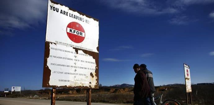 Skupština Kosova traži rušenje zida u Mitrovici Skupština Kosova traži rušenje zida u Mitrovici