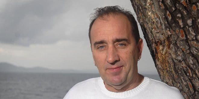 Hrvatski pjevač pijan udario "jaguarom" u zid Hrvatski pjevač pijan udario "jaguarom" u zid