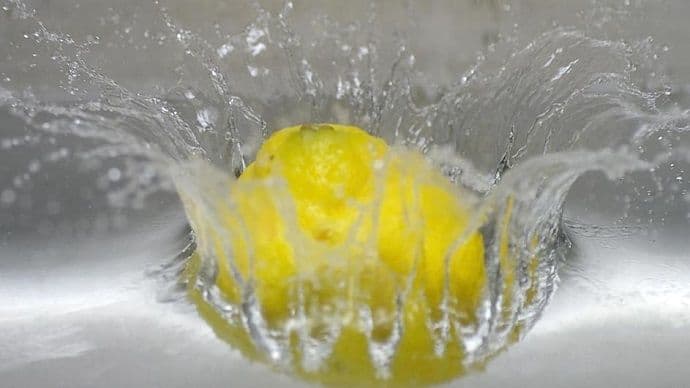 Trik sa zamrznutim limunom - olakšaće vam život zauvijek Trik sa zamrznutim limunom - olakšaće vam život zauvijek