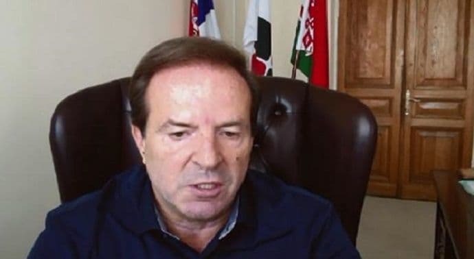 FOTO: Karić sa porodicom u privatnom avionu za Beograd FOTO: Karić sa porodicom u privatnom avionu za Beograd