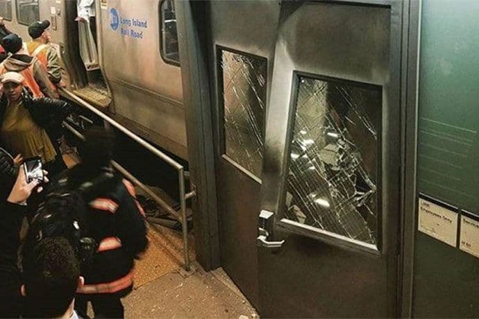 Njujork: Voz ispao iz šina Njujork: Voz ispao iz šina