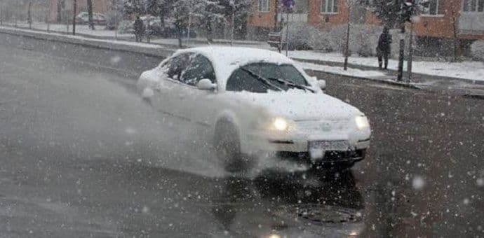 Oprez zbog mokrih i klizavih puteva Oprez zbog mokrih i klizavih puteva