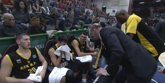 VIDEO: Zdovc ošamario igrača, navijač napao Ukića VIDEO: Zdovc ošamario igrača, navijač napao Ukića