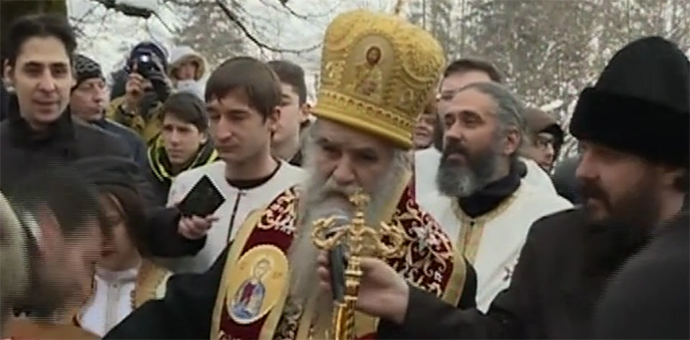 Amfilohije: Proklet je onaj koji loži badnjak ispred Dvorca kralja Nikole Amfilohije: Proklet je onaj koji loži badnjak ispred Dvorca kralja Nikole