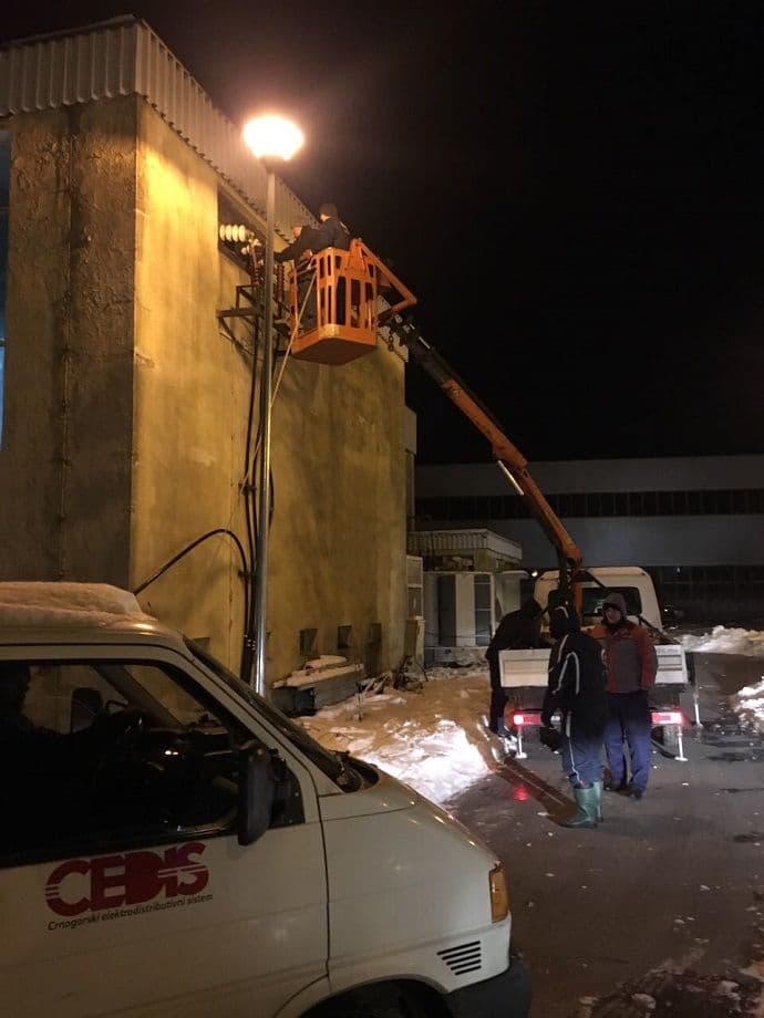 FOTO: Električari CEDIS-a obavljaju radove na -15 stepeni FOTO: Električari CEDIS-a obavljaju radove na -15 stepeni
