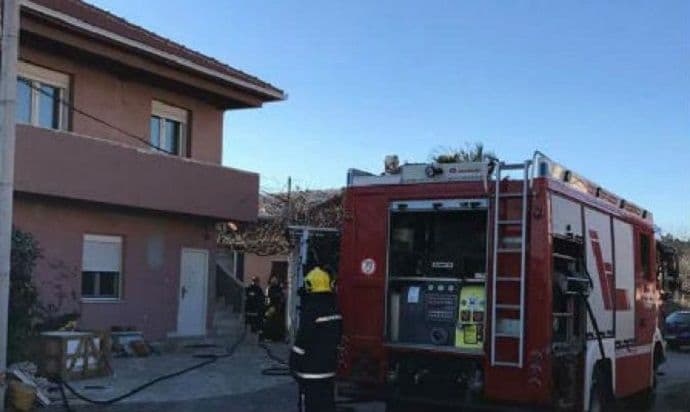 FOTO: Izgorio dio kuće na Zabjelu, vatrogasci brzo reagovali FOTO: Izgorio dio kuće na Zabjelu, vatrogasci brzo reagovali
