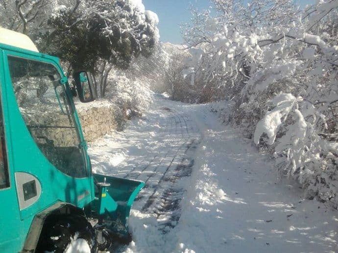 Ulcinj: Nekoliko stotina domova bez struje, ekipe na terenu Ulcinj: Nekoliko stotina domova bez struje, ekipe na terenu