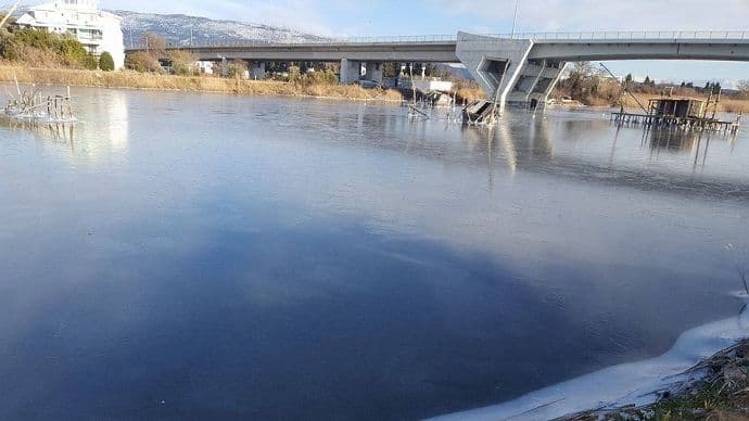 Zaledilo more u Ulcinju i Tivtu: Ovo se ne pamti(FOTO) Zaledilo more u Ulcinju i Tivtu: Ovo se ne pamti(FOTO)