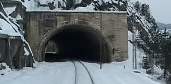 Led u tunelu zaustavio vozove Led u tunelu zaustavio vozove