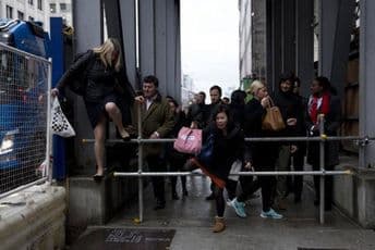 London na nogama, milioni se snalaze sami 