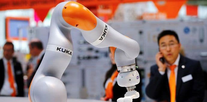 Apple potpuno robotizovao proizvodnju, slično radi i Ford Apple potpuno robotizovao proizvodnju, slično radi i Ford