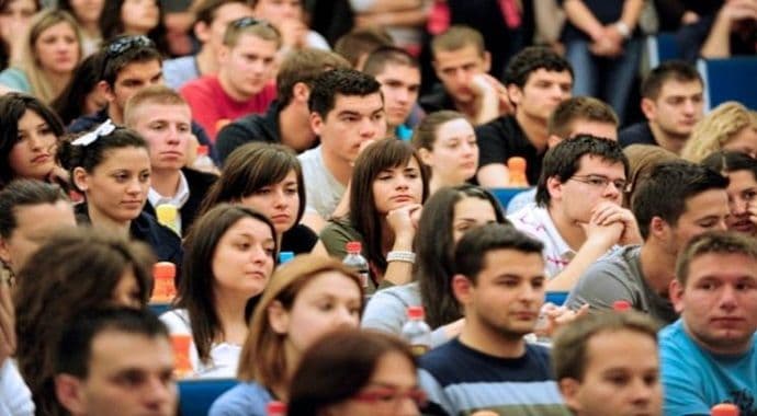 Oko 300 studenata otišlo na školovanje u inostranstvo Oko 300 studenata otišlo na školovanje u inostranstvo