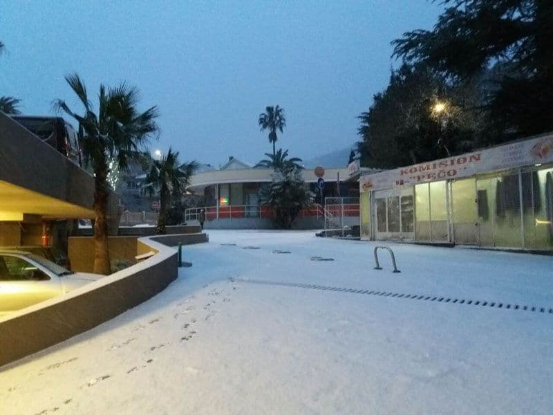 Snijeg pada u HN, građani da paze na poledicu Snijeg pada u HN, građani da paze na poledicu