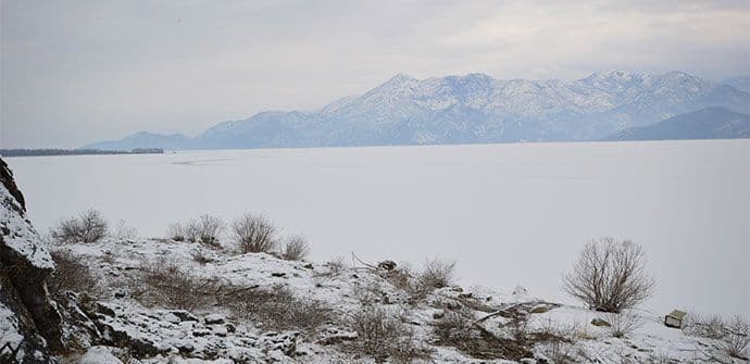 NP Skadarsko jezero: Opasno hodanje po zaleđenom jezeru NP Skadarsko jezero: Opasno hodanje po zaleđenom jezeru