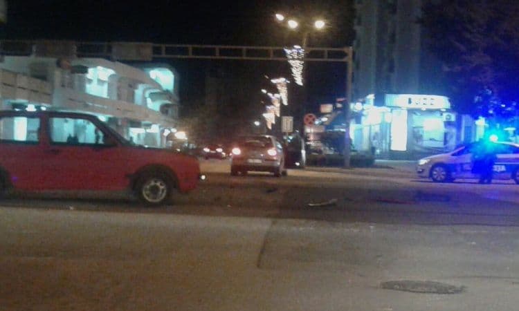 Udes u Baru na raskrsnici koja je danima bez semafora Udes u Baru na raskrsnici koja je danima bez semafora