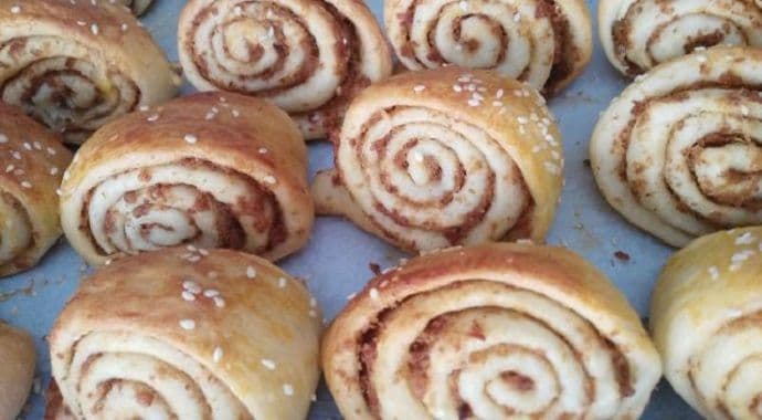 Lisnate kiflice sa čvarcima Lisnate kiflice sa čvarcima