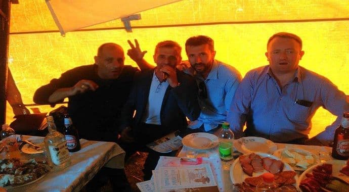 Bogićević sa Kikovićem i Mandićem na četničkom skupu u Gornjem Zaostru Bogićević sa Kikovićem i Mandićem na četničkom skupu u Gornjem Zaostru