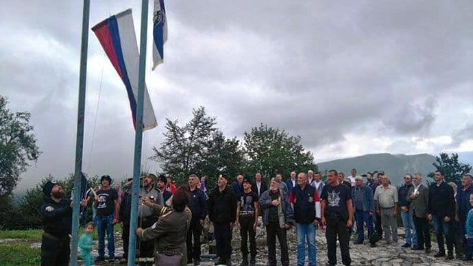 Velimirović postrojavao četnike, Mandiću povelja ravnogoraca Velimirović postrojavao četnike, Mandiću povelja ravnogoraca