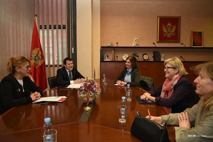 Pribilović-Uehara: Podrška SAD za nastavak reformskih procesa javne uprave Pribilović-Uehara: Podrška SAD za nastavak reformskih procesa javne uprave