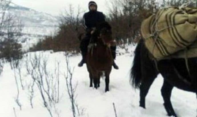 FOTO: Sela u Goliji i dalje zavijana, smetovi i do dva metra FOTO: Sela u Goliji i dalje zavijana, smetovi i do dva metra