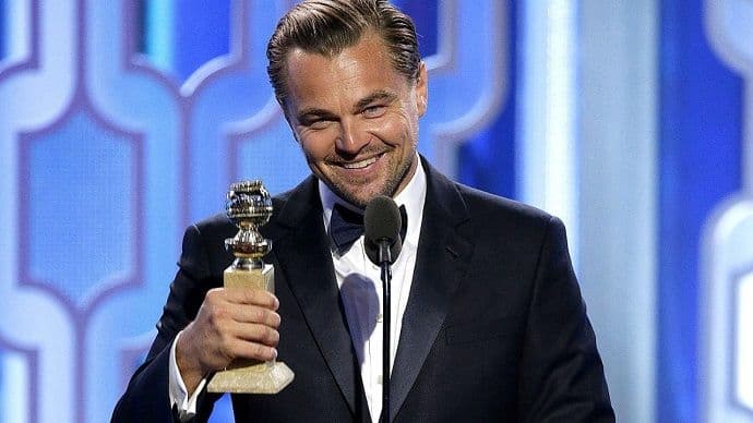 Oskare uručuje Leonardo Di Kaprio Oskare uručuje Leonardo Di Kaprio
