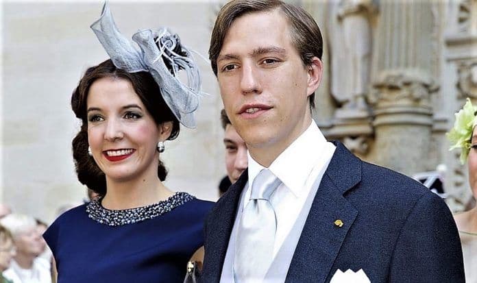 Upoznali su se na Kosovu: Razvodi se kraljevski par poslije deset godina braka Upoznali su se na Kosovu: Razvodi se kraljevski par poslije deset godina braka