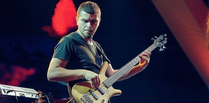 RAZOTKRIVANJE - Batrić KRVAVAC, gitarista: Sad ću ti nešto reći RAZOTKRIVANJE - Batrić KRVAVAC, gitarista: Sad ću ti nešto reći