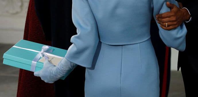 Prvi gaf prve dame: Ni marinci nisu mogli da pomognu Prvi gaf prve dame: Ni marinci nisu mogli da pomognu