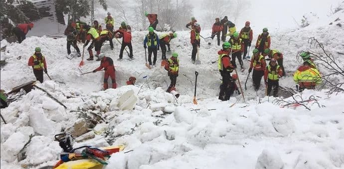 Nade sve manje, ali i dalje tragaju za preživjelima Nade sve manje, ali i dalje tragaju za preživjelima