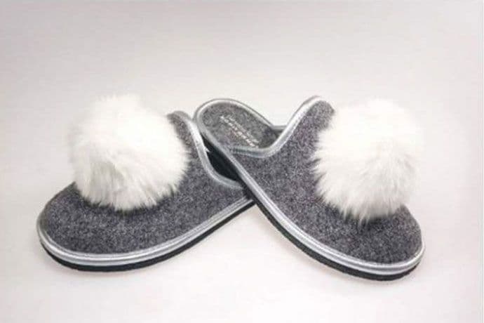 Papuče "Bijela kuća" po cijeni od 55 eura Papuče "Bijela kuća" po cijeni od 55 eura