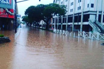 Hiljade domaćinstava evakuisano zbog poplava