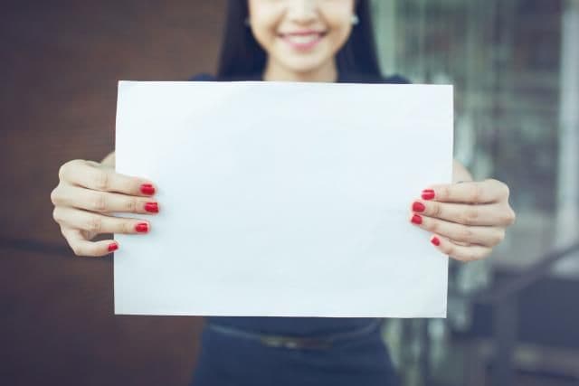 Kineski naučnici proizveli papir otporan na vatru i tečnosti Kineski naučnici proizveli papir otporan na vatru i tečnosti