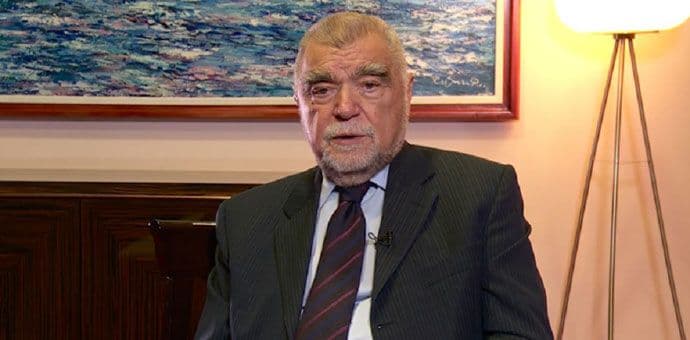 Mesić se izvinio zbog poricanja zločina u Jasenovcu Mesić se izvinio zbog poricanja zločina u Jasenovcu