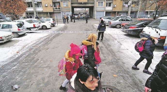 Pucali u dilera dok su djeca izlazila iz škole Pucali u dilera dok su djeca izlazila iz škole