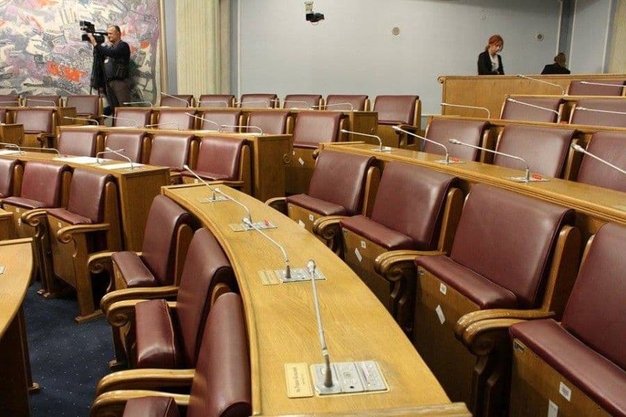 Bešić: "Smjena generacija ne znači smjenu vlasti" Bešić: "Smjena generacija ne znači smjenu vlasti"