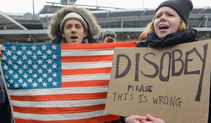 Drama u Njujorku: Protesti na JFK aerodromu zbog odluke Trampa Drama u Njujorku: Protesti na JFK aerodromu zbog odluke Trampa