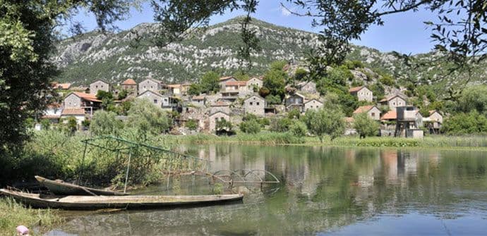 Jedna Velika Britanija, jedno vojvodstvo Marlboro i jedno selo Dodoši Jedna Velika Britanija, jedno vojvodstvo Marlboro i jedno selo Dodoši