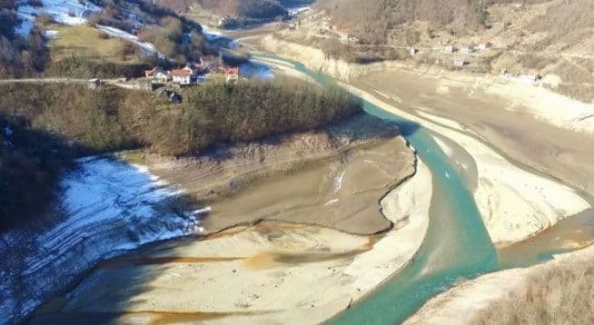Spektakularan snimak: U BiH preko noći nestalo jezero dugo 30 kilometara (VIDEO) Spektakularan snimak: U BiH preko noći nestalo jezero dugo 30 kilometara (VIDEO)