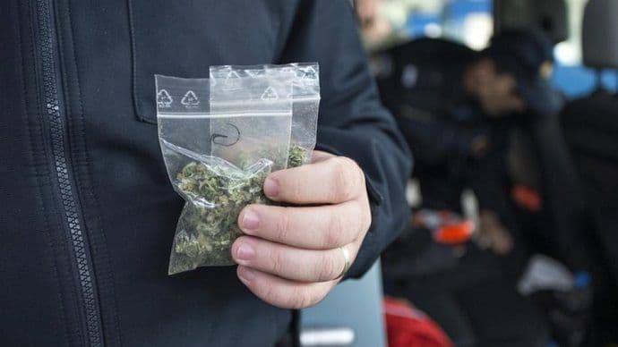 Zbog preskupe marihuane se požalila policiji Zbog preskupe marihuane se požalila policiji