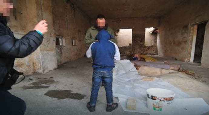 Krila se dva mjeseca: Uhapšena majka dječaka koji je zapalio beskućnika Krila se dva mjeseca: Uhapšena majka dječaka koji je zapalio beskućnika