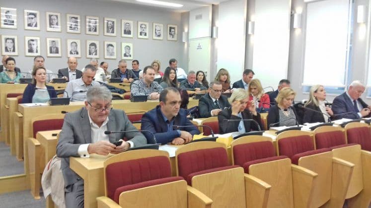 Odbornici sami sebi skratili mandat: Vanredni izbori u Novom do maja Odbornici sami sebi skratili mandat: Vanredni izbori u Novom do maja