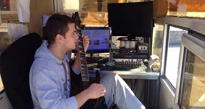 Svestrani Podgoričanin: Dok naplaćujem parking, sviram gitaru i učim Svestrani Podgoričanin: Dok naplaćujem parking, sviram gitaru i učim