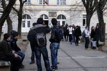 Većina srednjoškolaca želi da časovi i dalje traju 30 minuta Većina srednjoškolaca želi da časovi i dalje traju 30 minuta